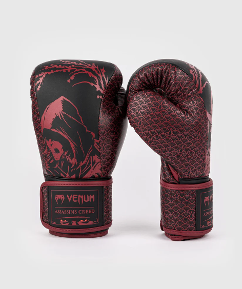Venum  -  Assassin’s Creed Shadows Boxhandschuhe - Bordeauxrot/Schwarz