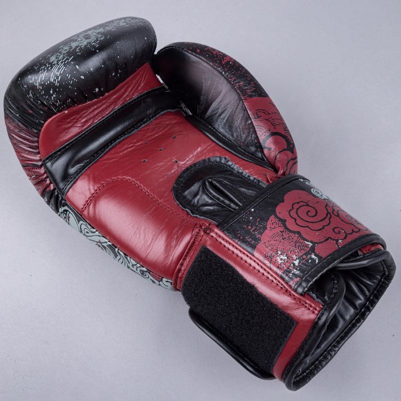 8 WEAPONS - Boxhandschuhe, Hanuman Yant, schwarz-rot